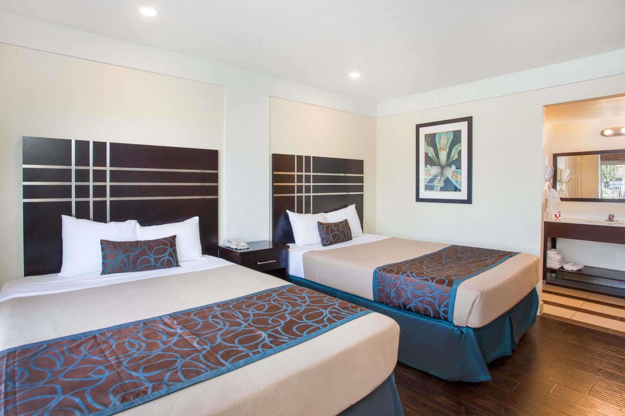 Travelodge By Wyndham Yosemite Area Motel Fresno